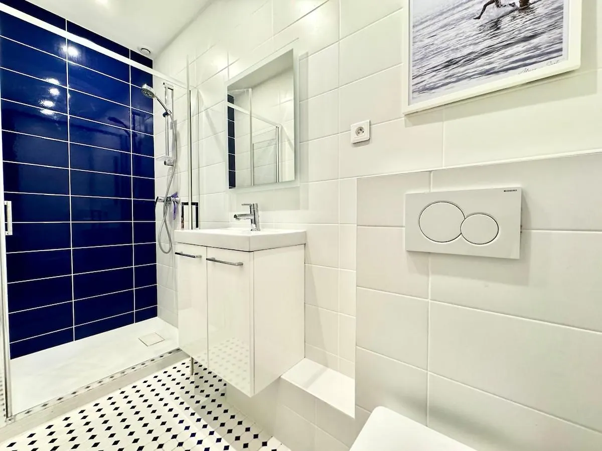 Spacious 4P Apartment Madeleine Department Stores Paris